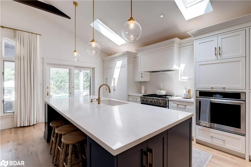 41 Fairwood Place E