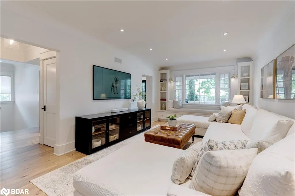 41 Fairwood Place E