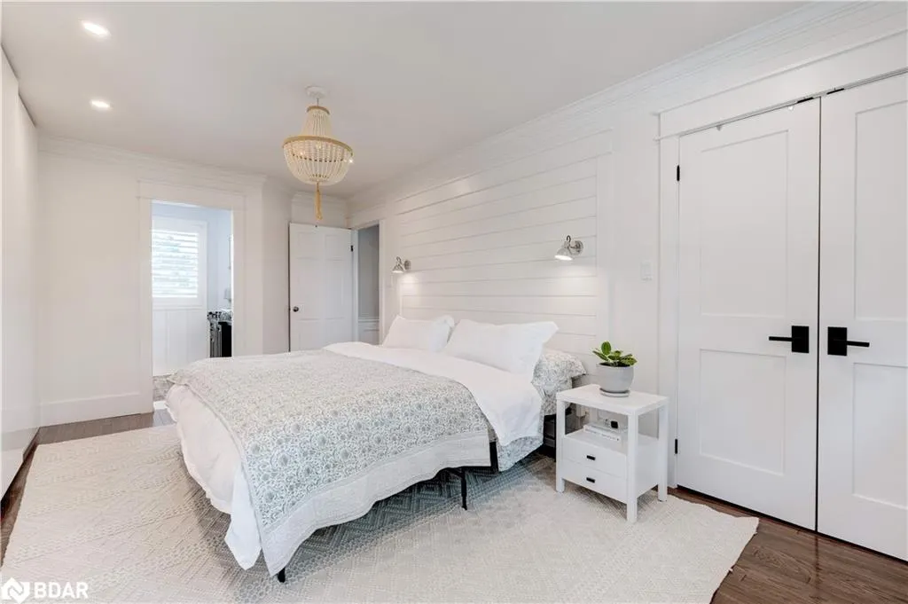 41 Fairwood Place E