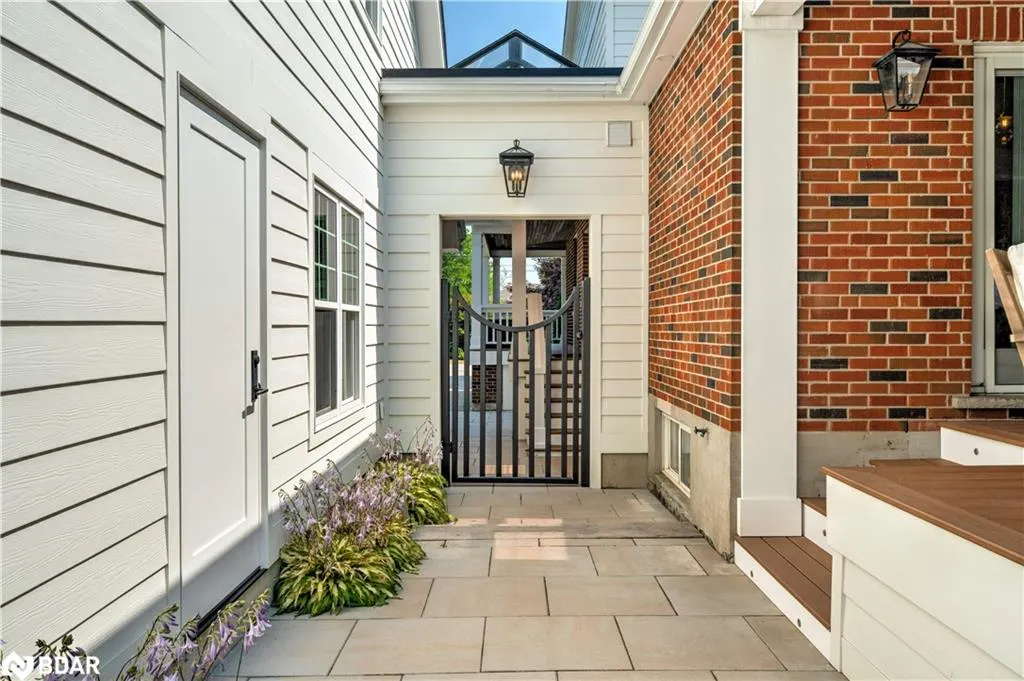 41 Fairwood Place E