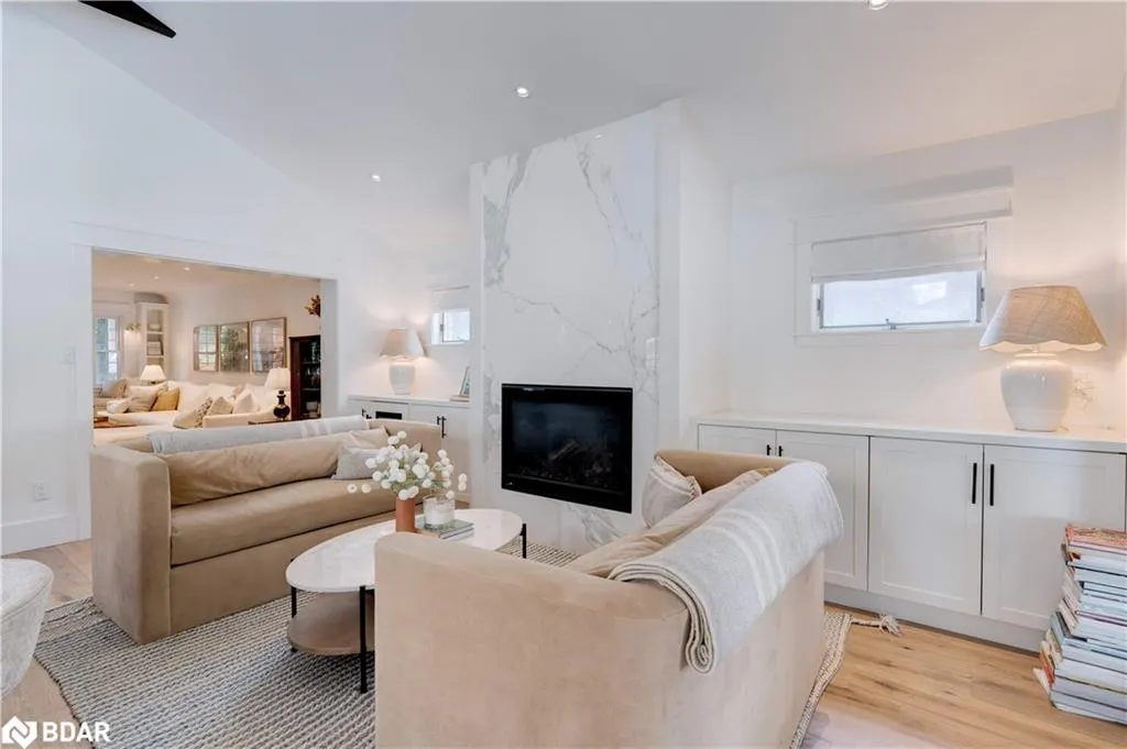 41 Fairwood Place E