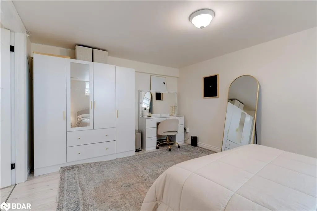 41 Fairwood Place E