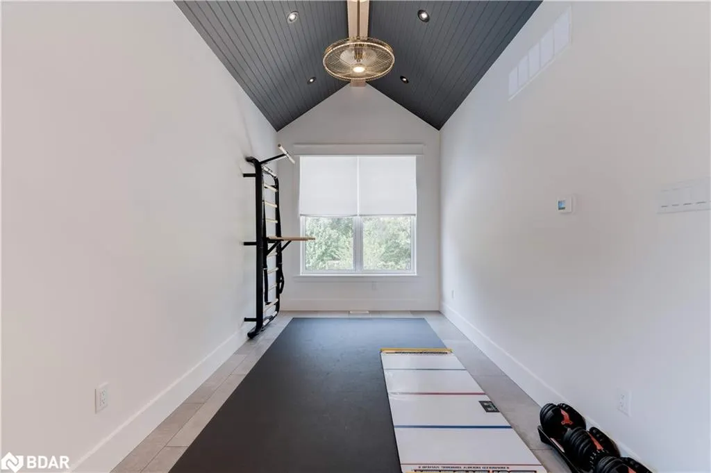 41 Fairwood Place E