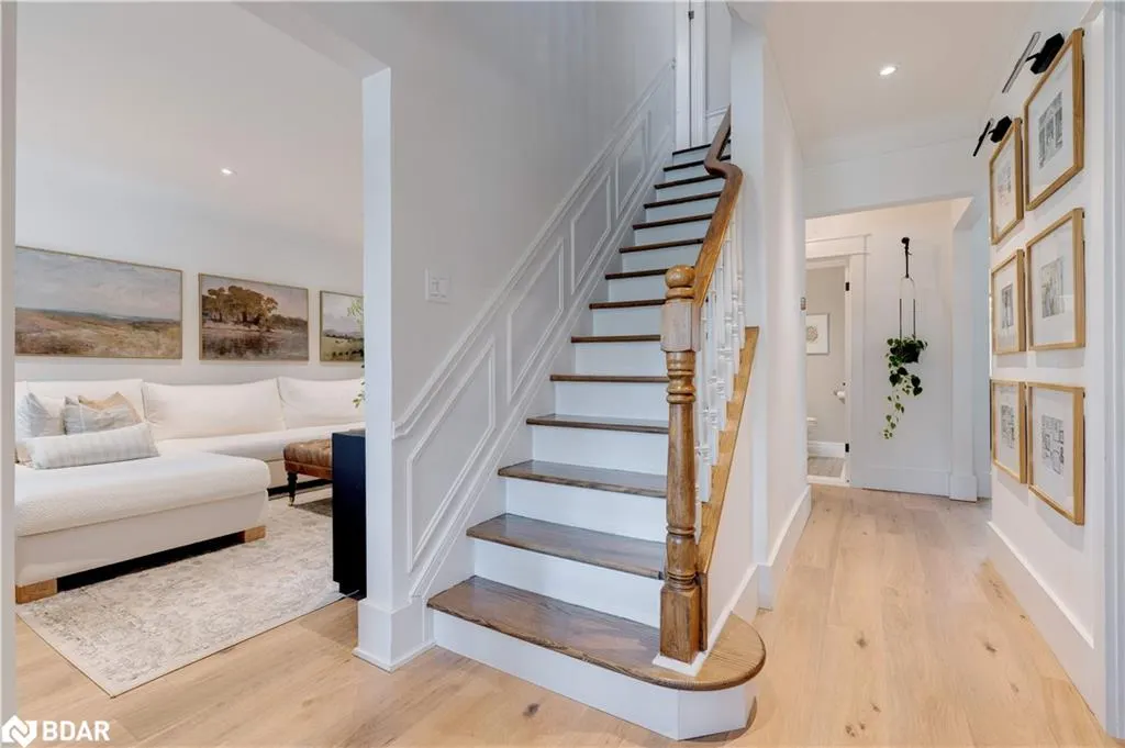 41 Fairwood Place E