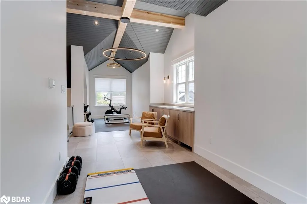 41 Fairwood Place E