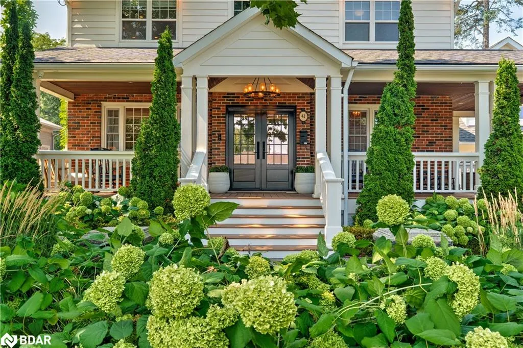 41 Fairwood Place E