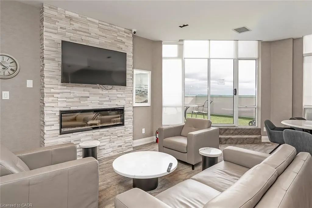 1276 Maple Crossing Boulevard, #612