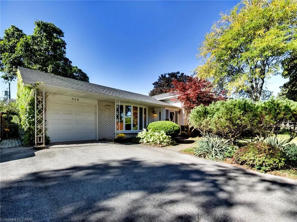 558 Parkside Crescent