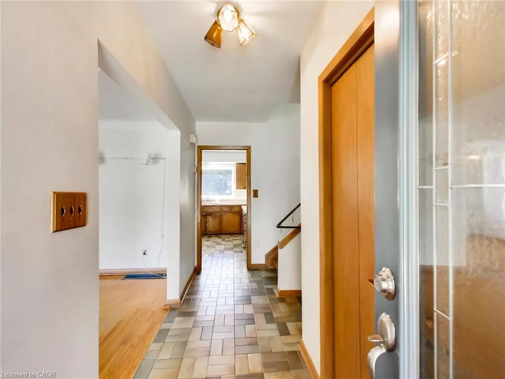 558 Parkside Crescent