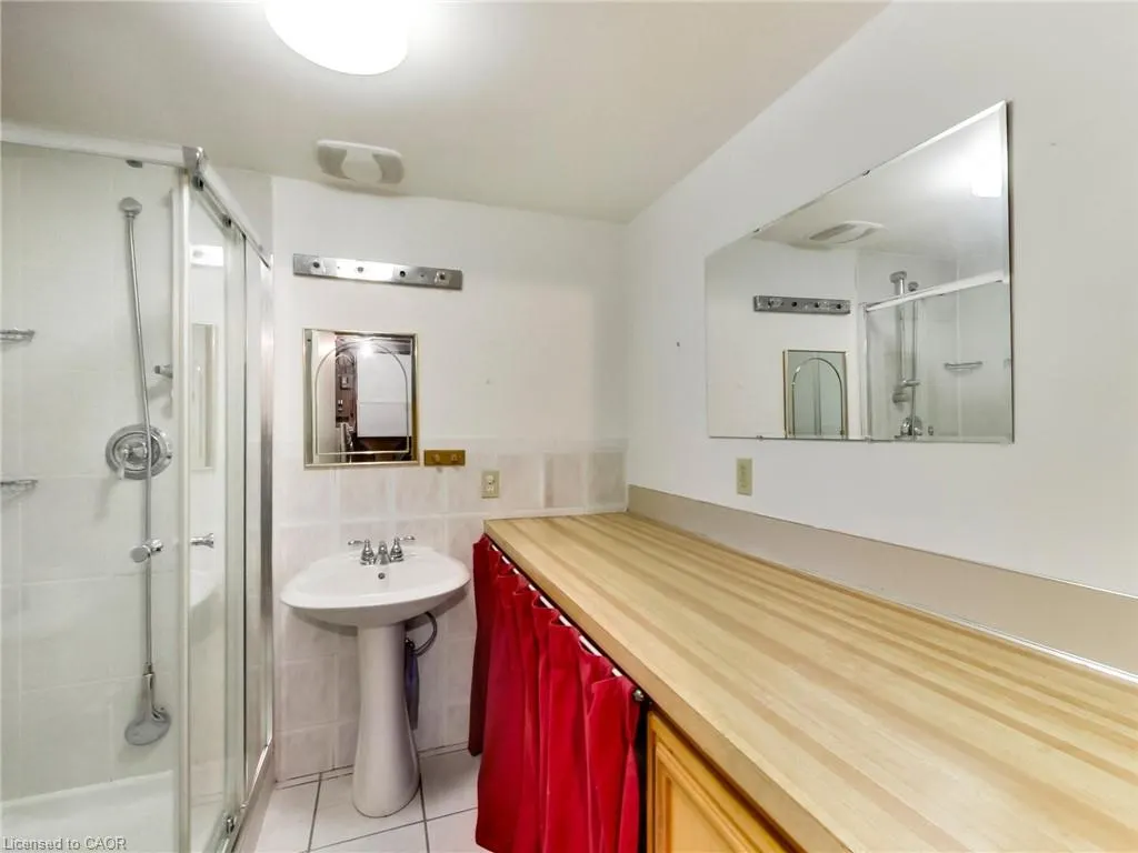 558 Parkside Crescent