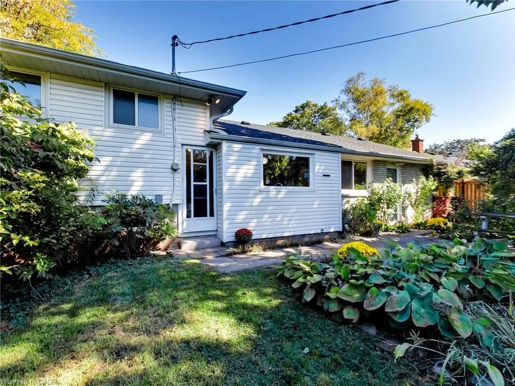 558 Parkside Crescent