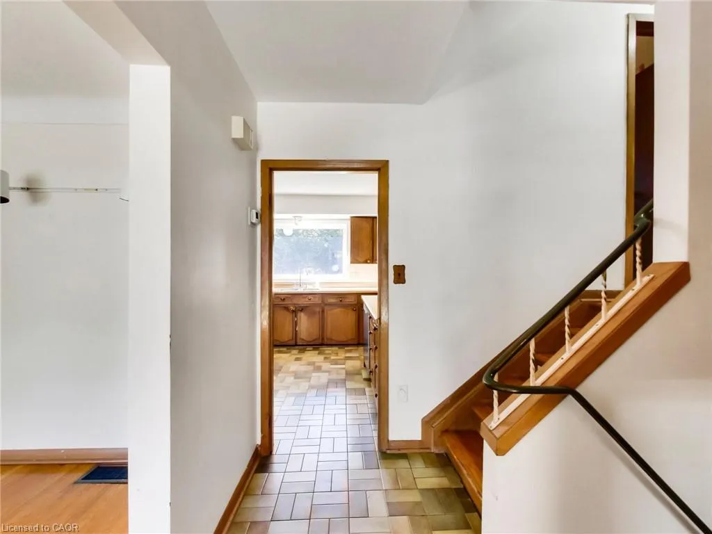 558 Parkside Crescent