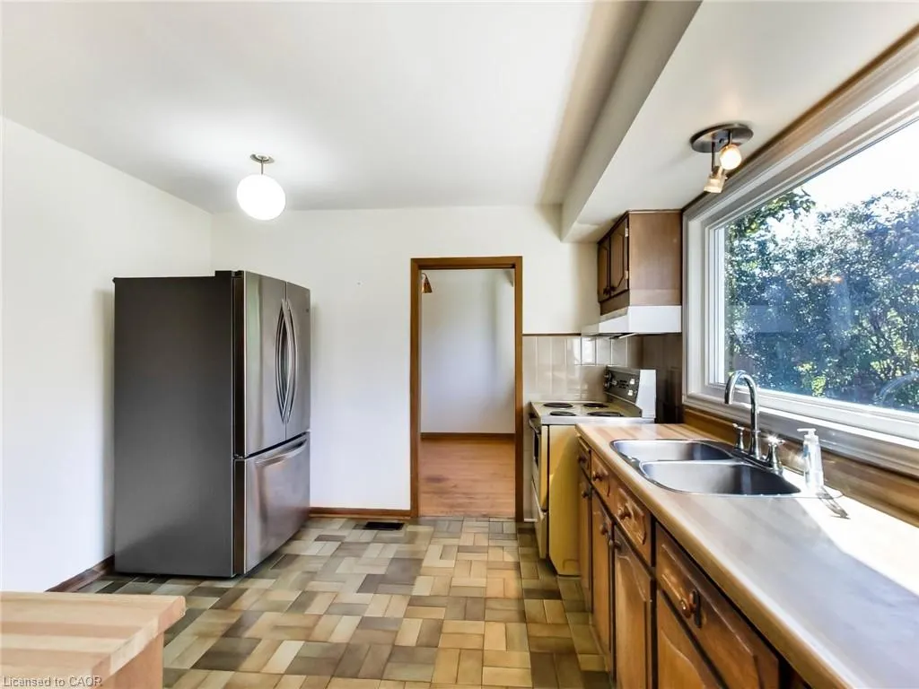 558 Parkside Crescent