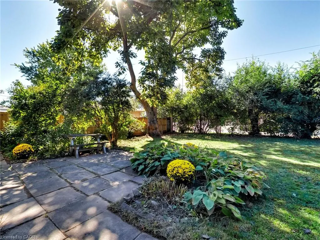 558 Parkside Crescent