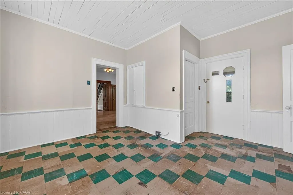 534 Haldimand Road 32