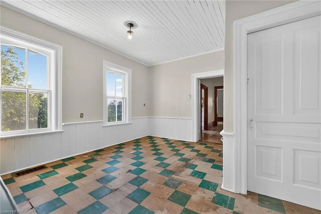 534 Haldimand Road 32