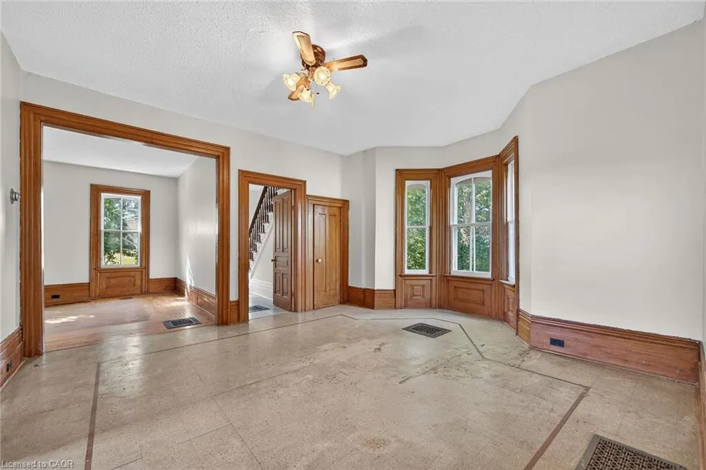 534 Haldimand Road 32