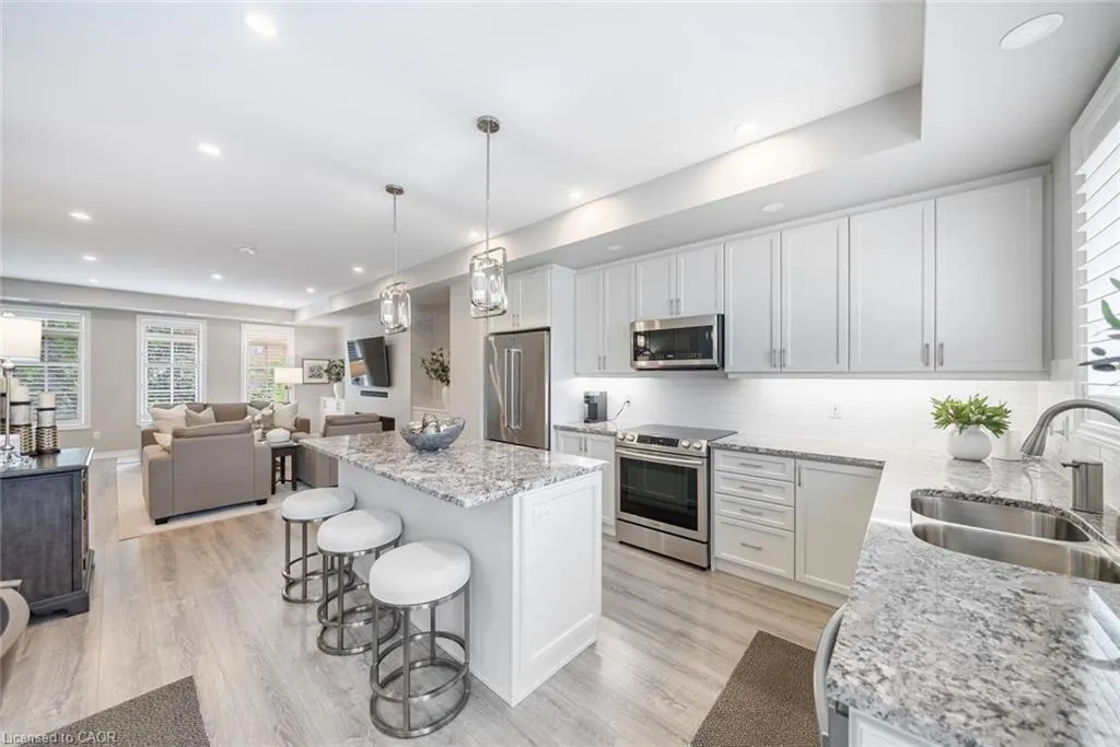 2362 New Street, #8