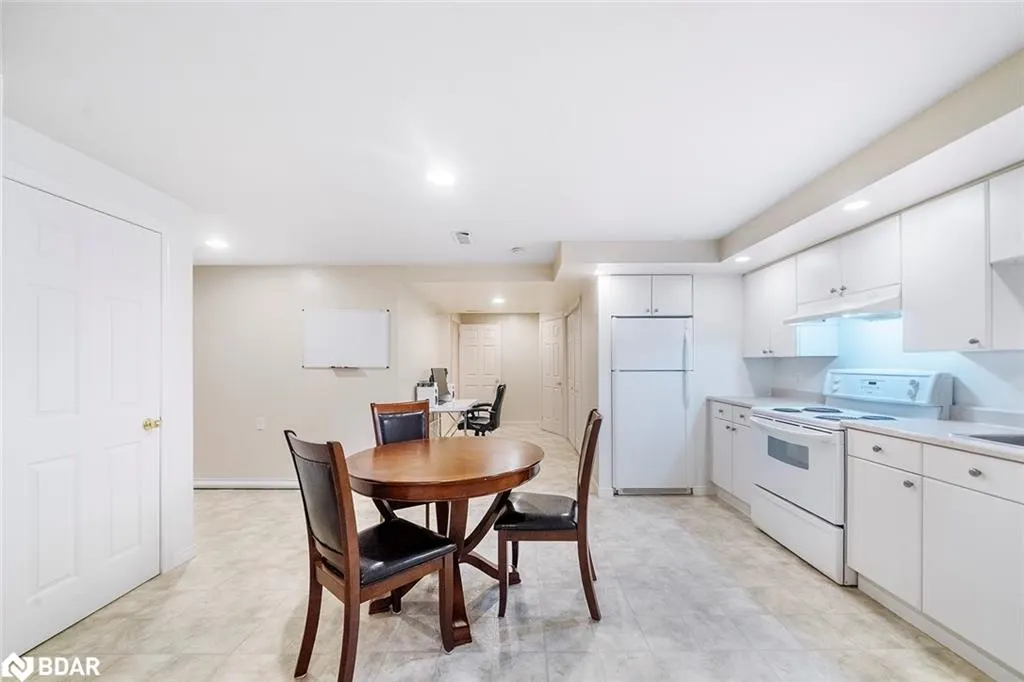 2725 Shering Crescent