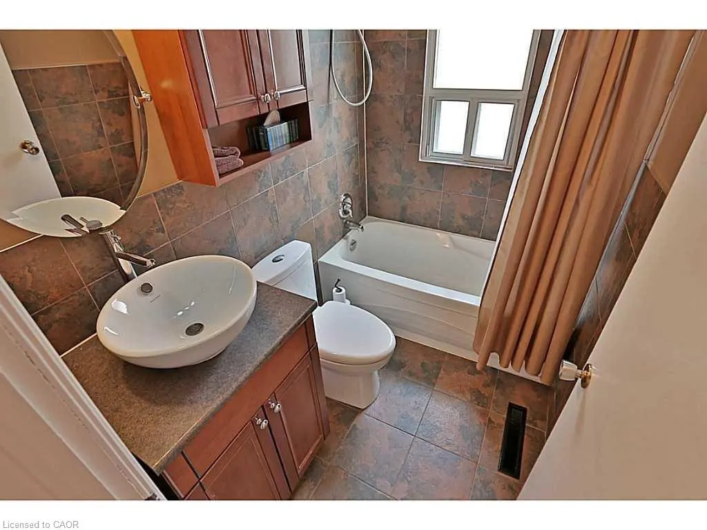 606 Brucedale Avenue E, #Upper Lvl