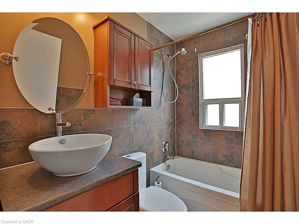 606 Brucedale Avenue E, #Upper Lvl