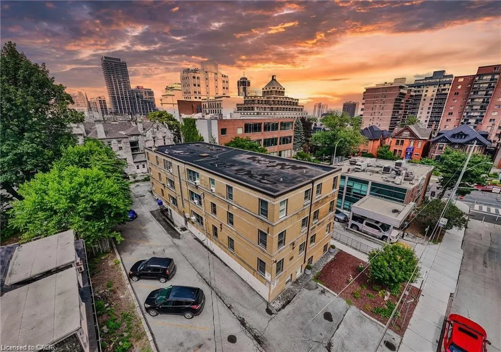 4 Robinson Street, #7