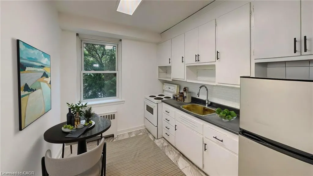 4 Robinson Street, #7