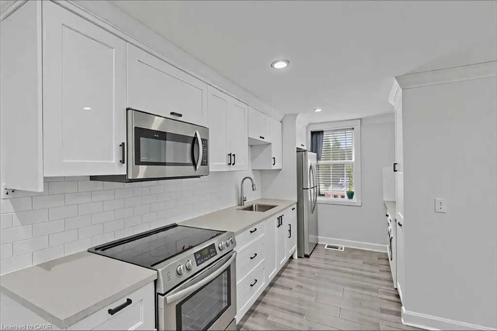 66 Broadway Avenue, #UPPER