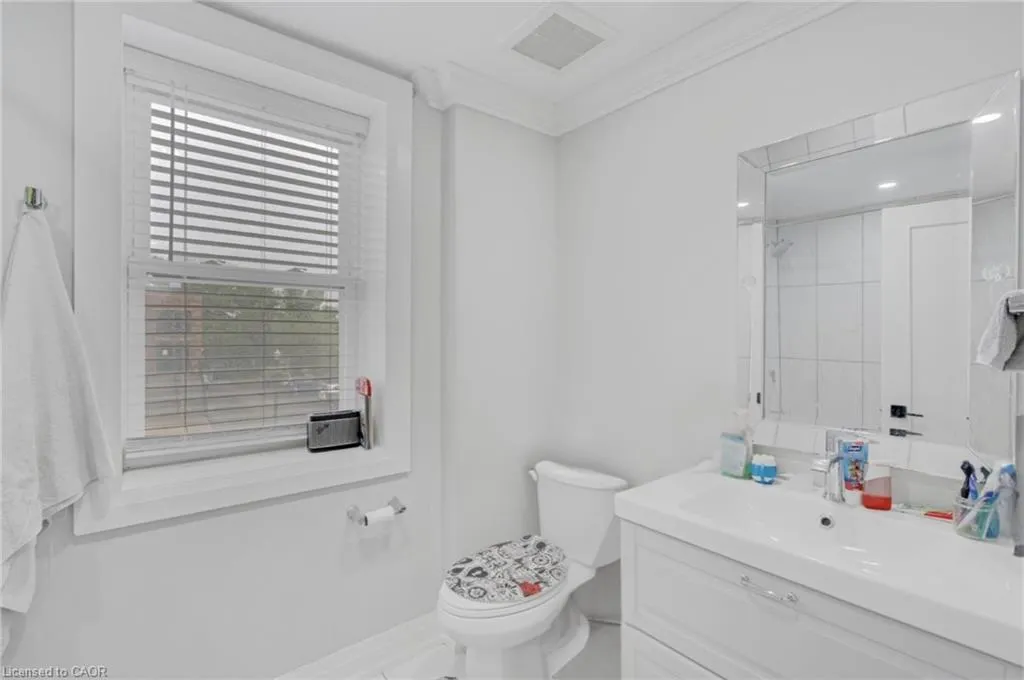66 Broadway Avenue, #UPPER