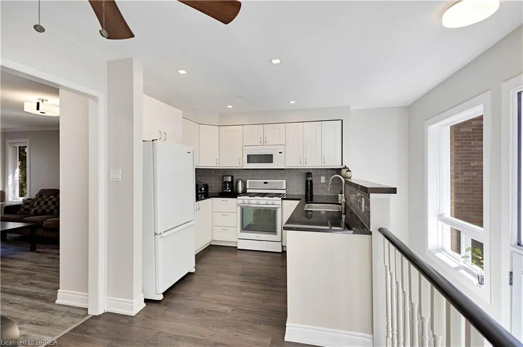 10 Harley Avenue