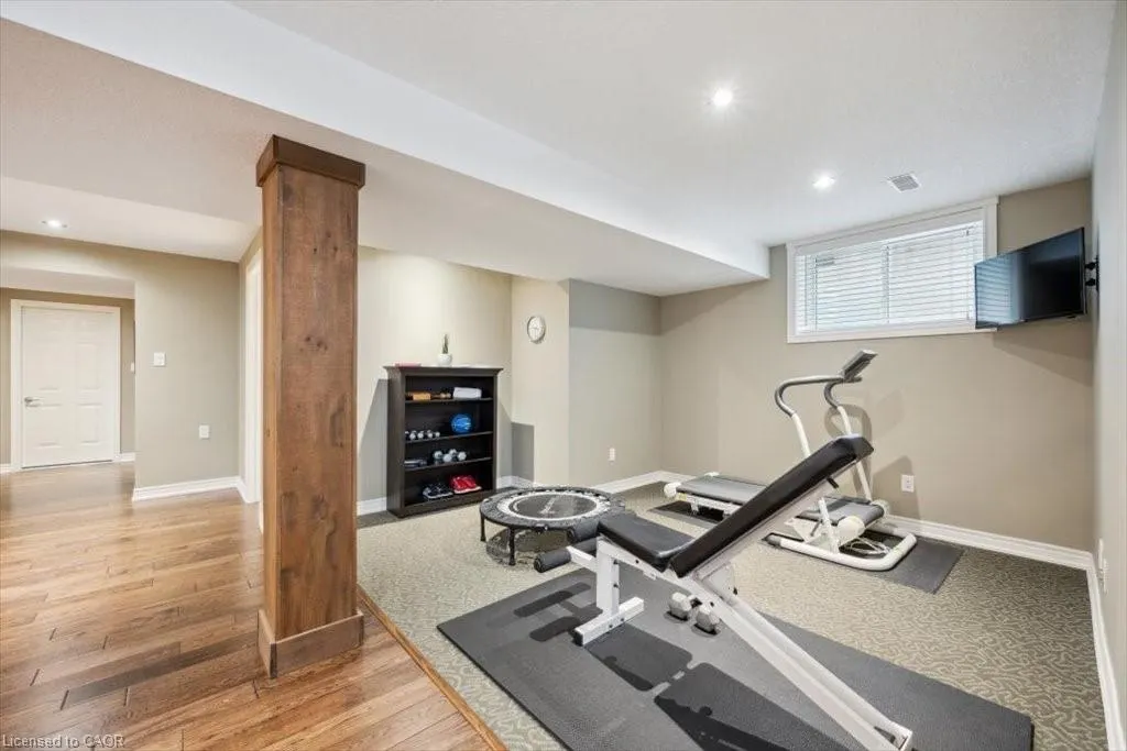 572 Falconridge Crescent