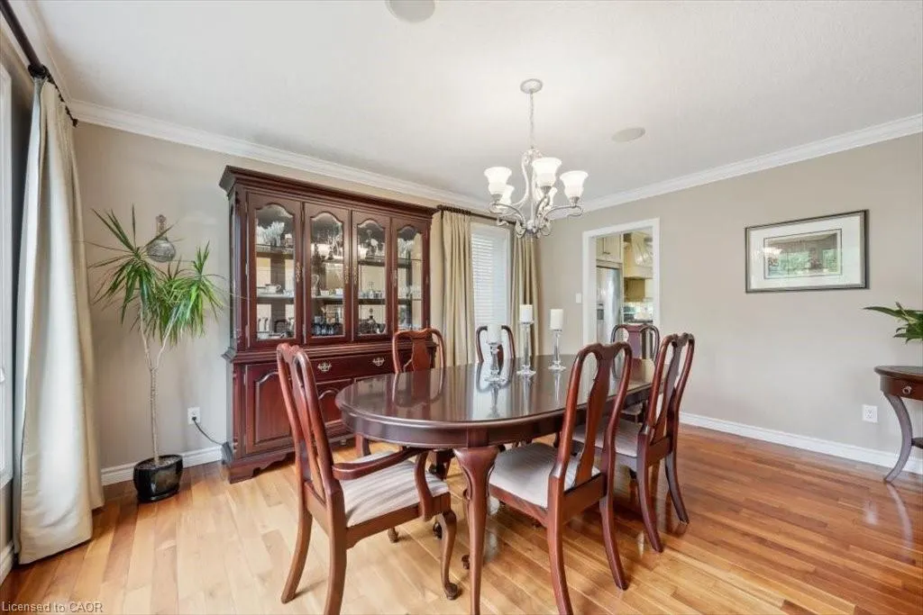 572 Falconridge Crescent