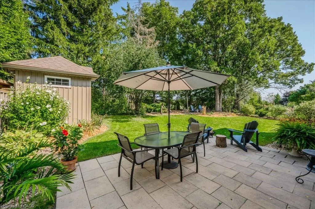 572 Falconridge Crescent
