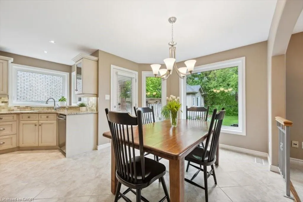 572 Falconridge Crescent