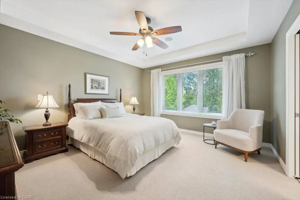572 Falconridge Crescent