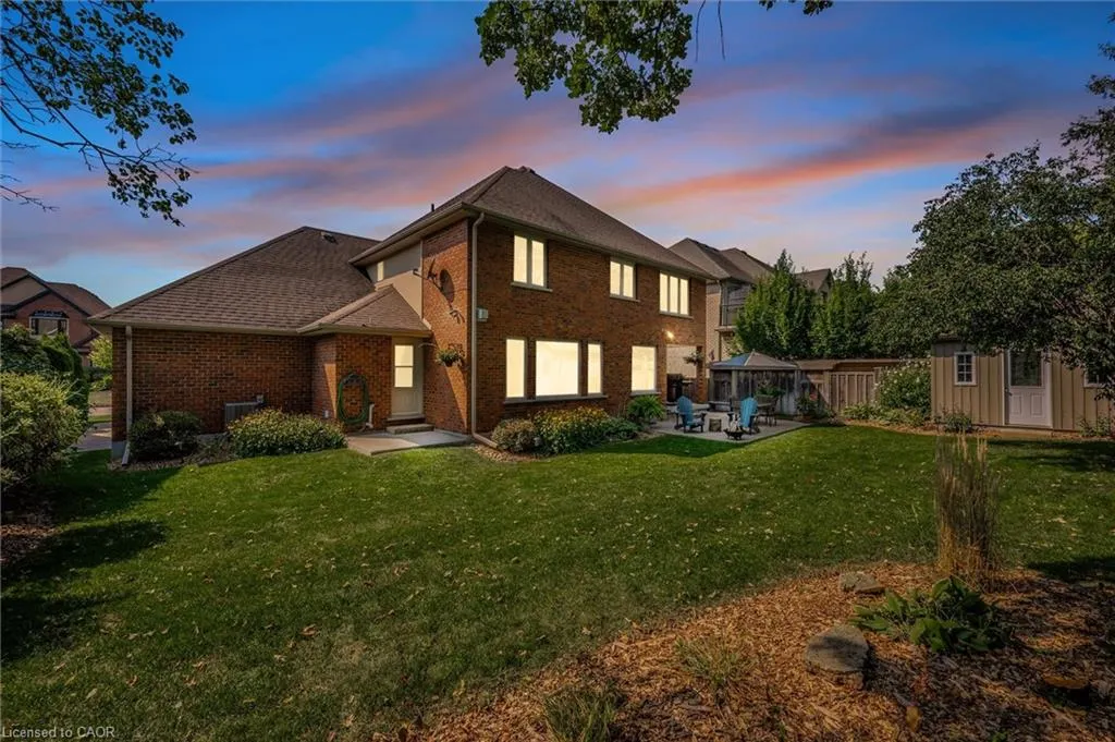 572 Falconridge Crescent
