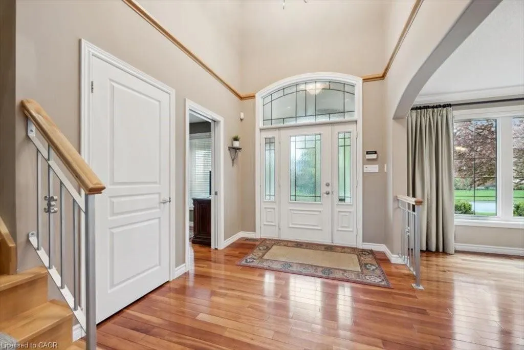 572 Falconridge Crescent