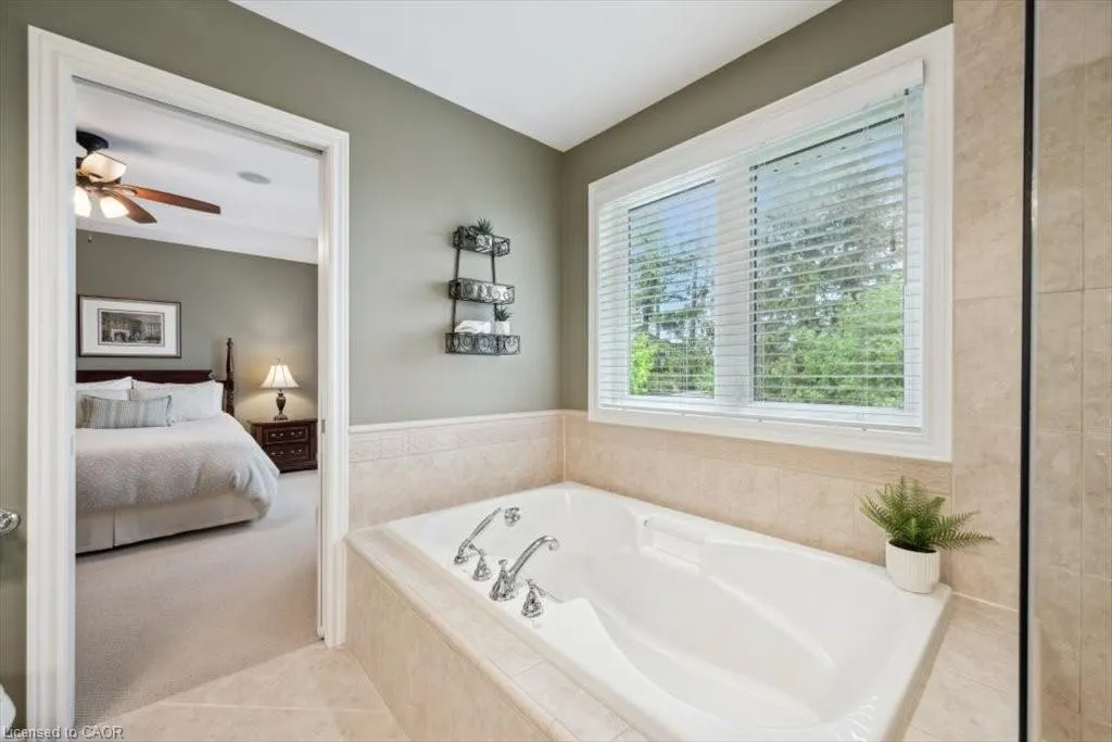 572 Falconridge Crescent