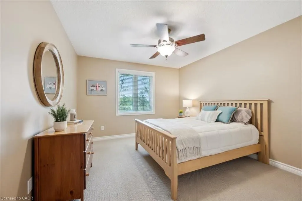 572 Falconridge Crescent