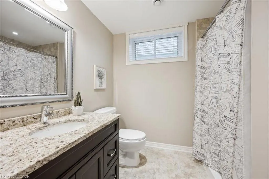 572 Falconridge Crescent