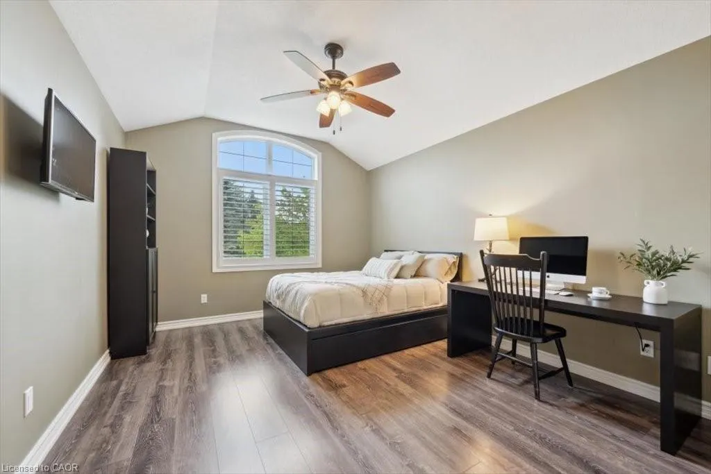 572 Falconridge Crescent