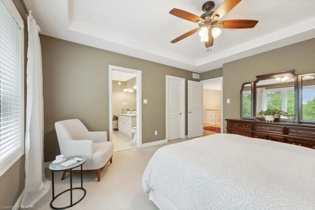 572 Falconridge Crescent