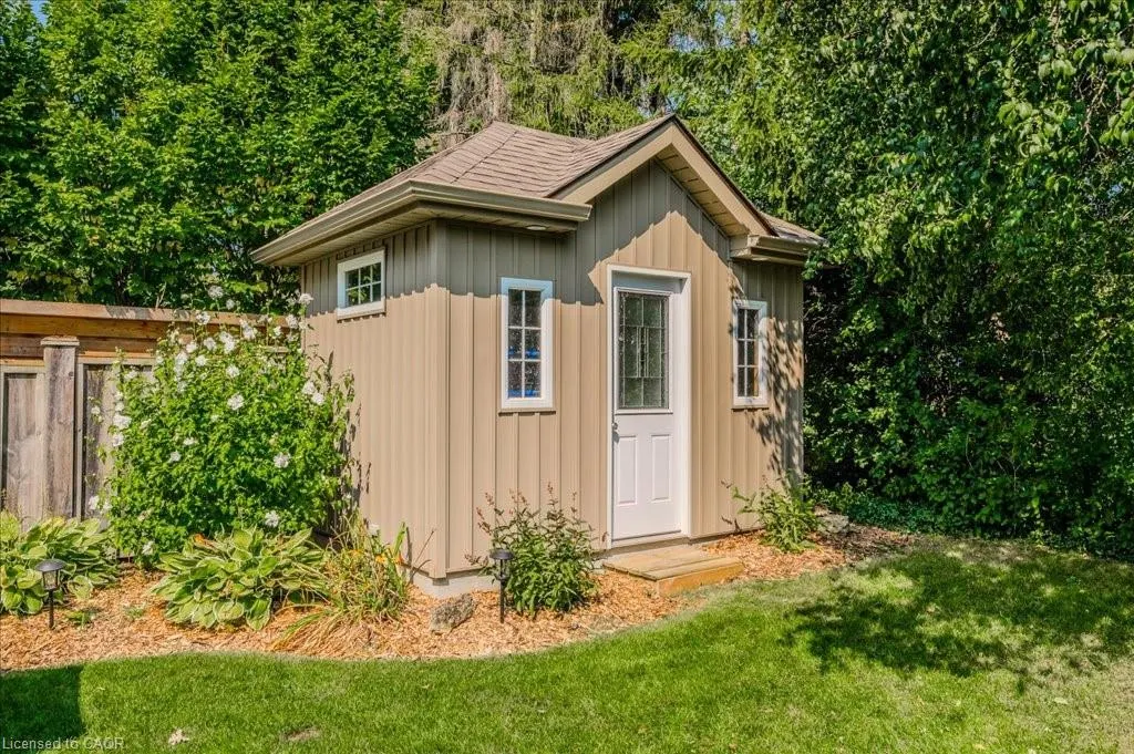 572 Falconridge Crescent