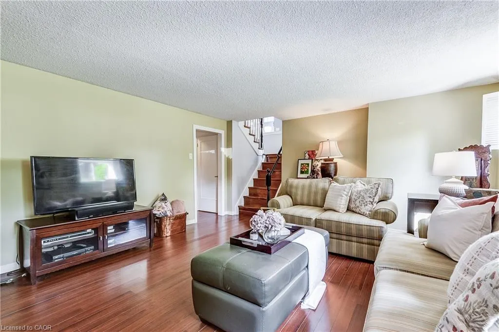 5203 Broughton Crescent