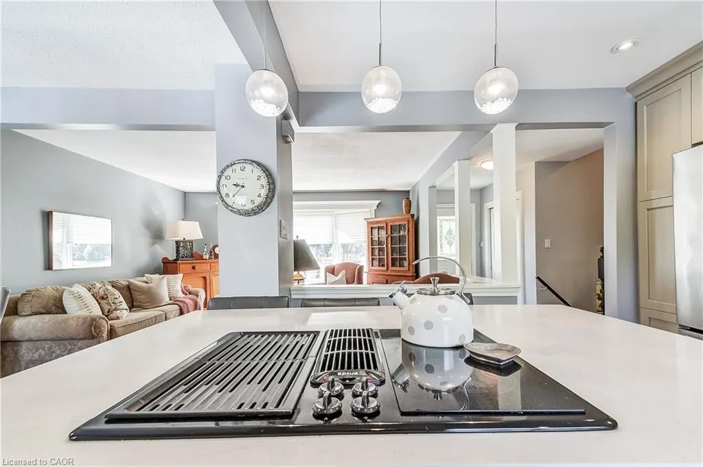 5203 Broughton Crescent