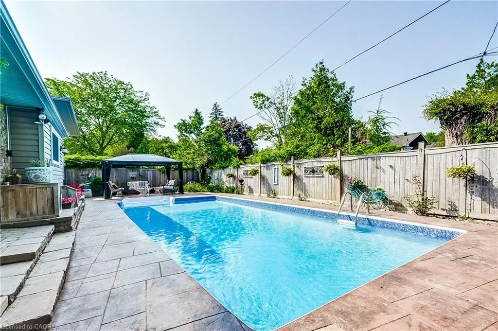 5203 Broughton Crescent