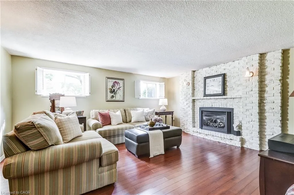 5203 Broughton Crescent