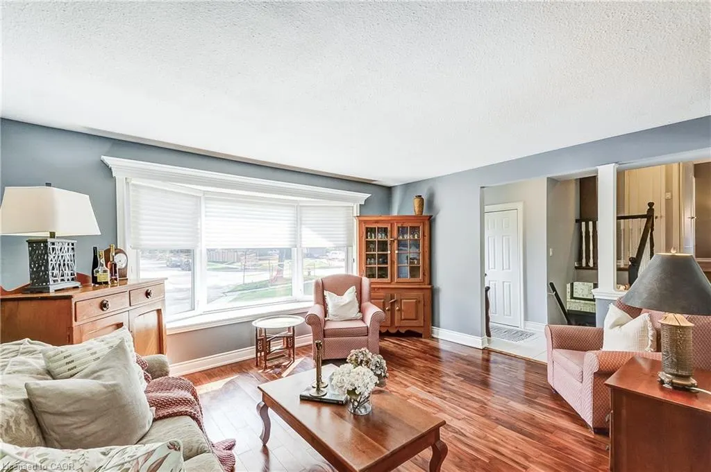 5203 Broughton Crescent