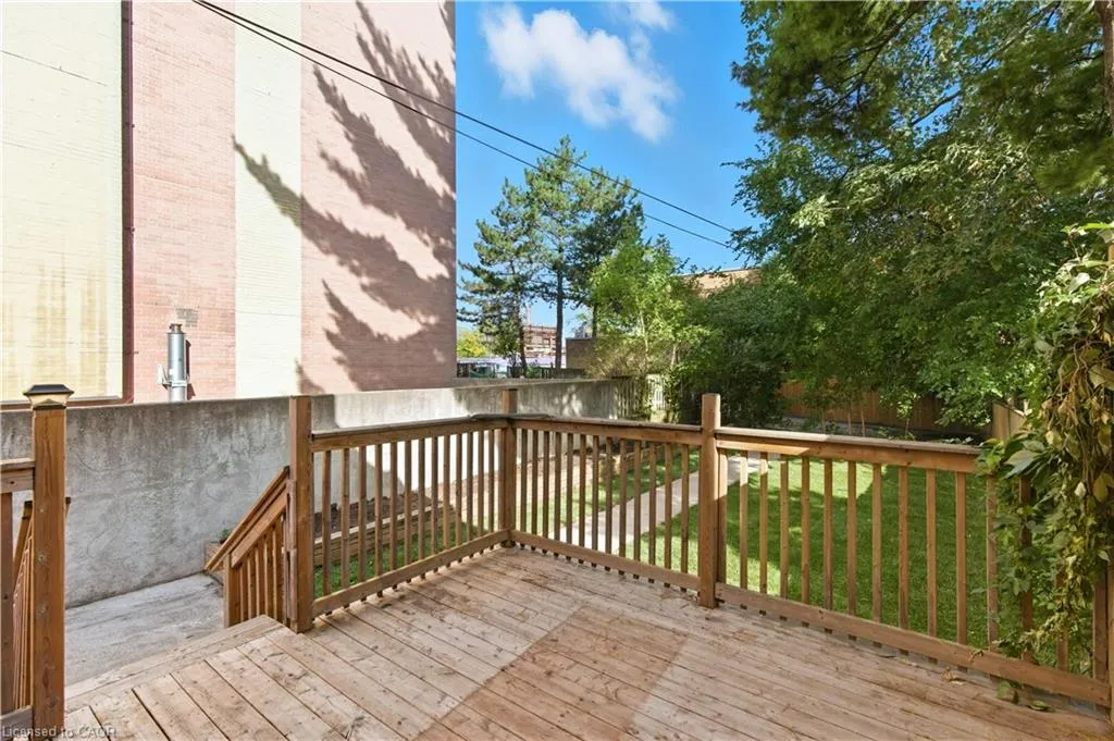 199 Jackson Street E