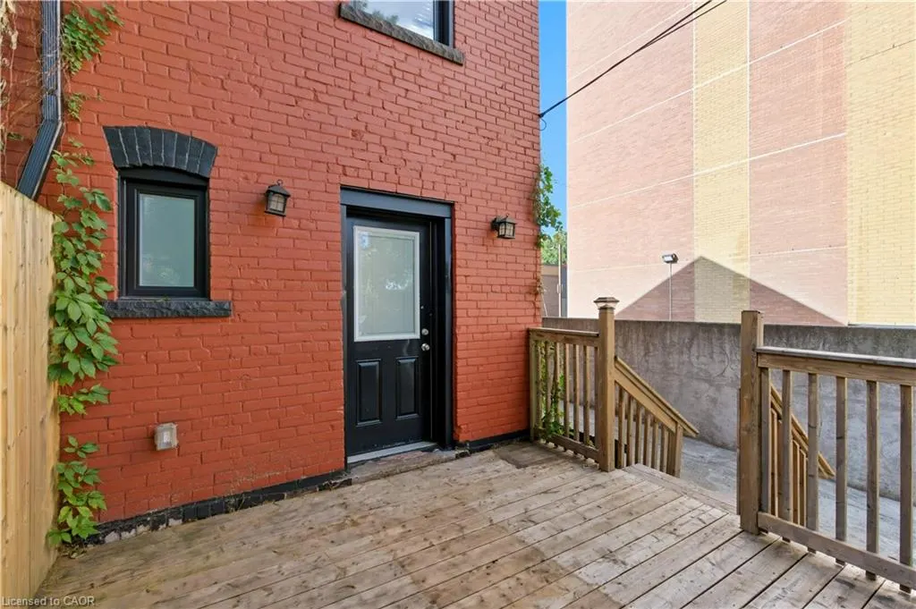 199 Jackson Street E